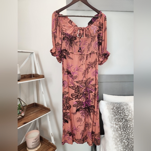 Anthropologie Dresses & Skirts - Anthologie midi dress